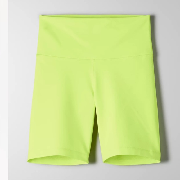 Aritzia | TNA Atmosphere Short 7” in Neon Sunray - Size M - Picture 5 of 6